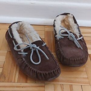 Ugg sheepskin moccasin slippers size 5